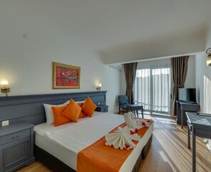 Leo Beach Bodrum +16 Hotel 3 Gece Konaklamalı